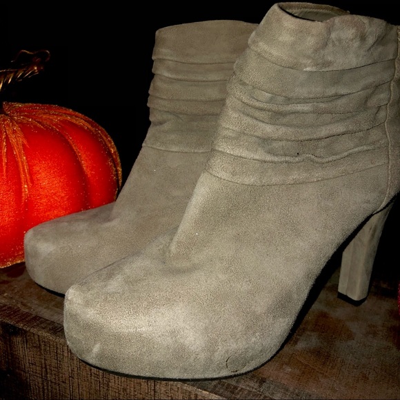 Me too Suede Booties 🍂👢 - Picture 2 of 8